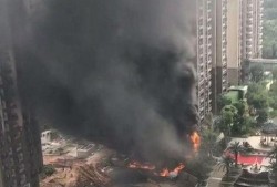 最新火灾新闻爆料视频,视频揭秘事故现场，救援行动紧张进行中